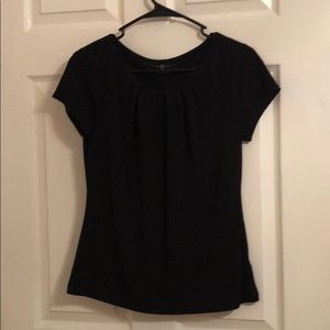 Black crew neck shirt.